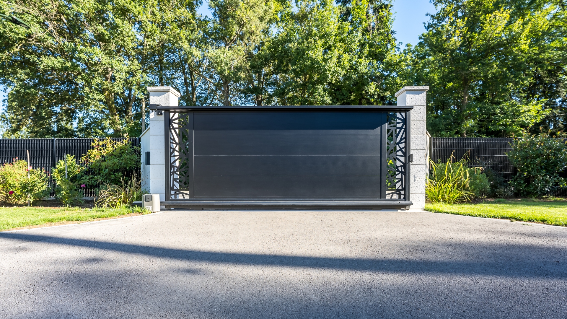 Portail coulissant Linconyl motif vitrail