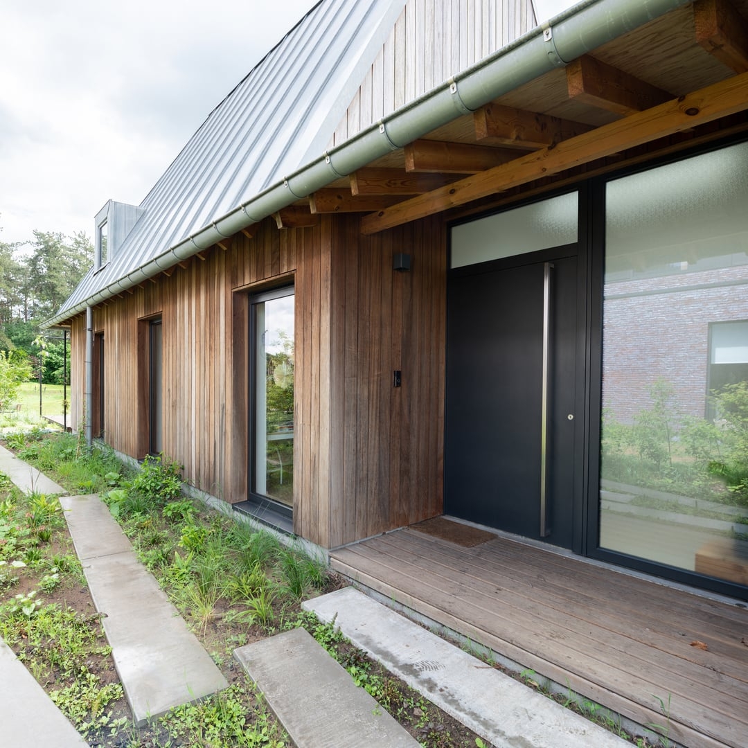 Porte d'entrée alu PVC Linconyl maison bois