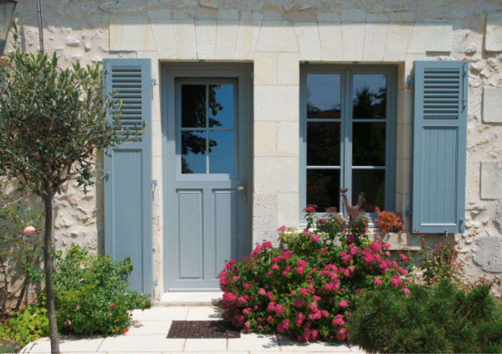 Volet battant Linconyl bleu façade